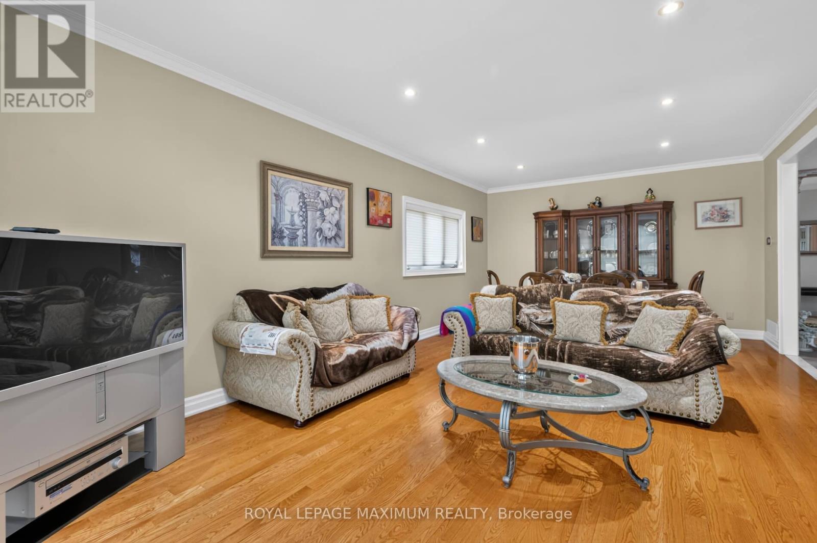 378 Rustic Road, Toronto, ON - Indoor Photo Showing Living Room