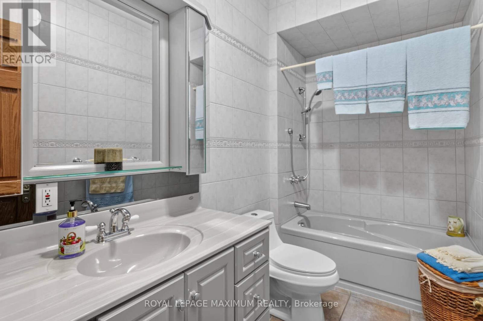 378 Rustic Road, Toronto, ON - Indoor Photo Showing Bathroom