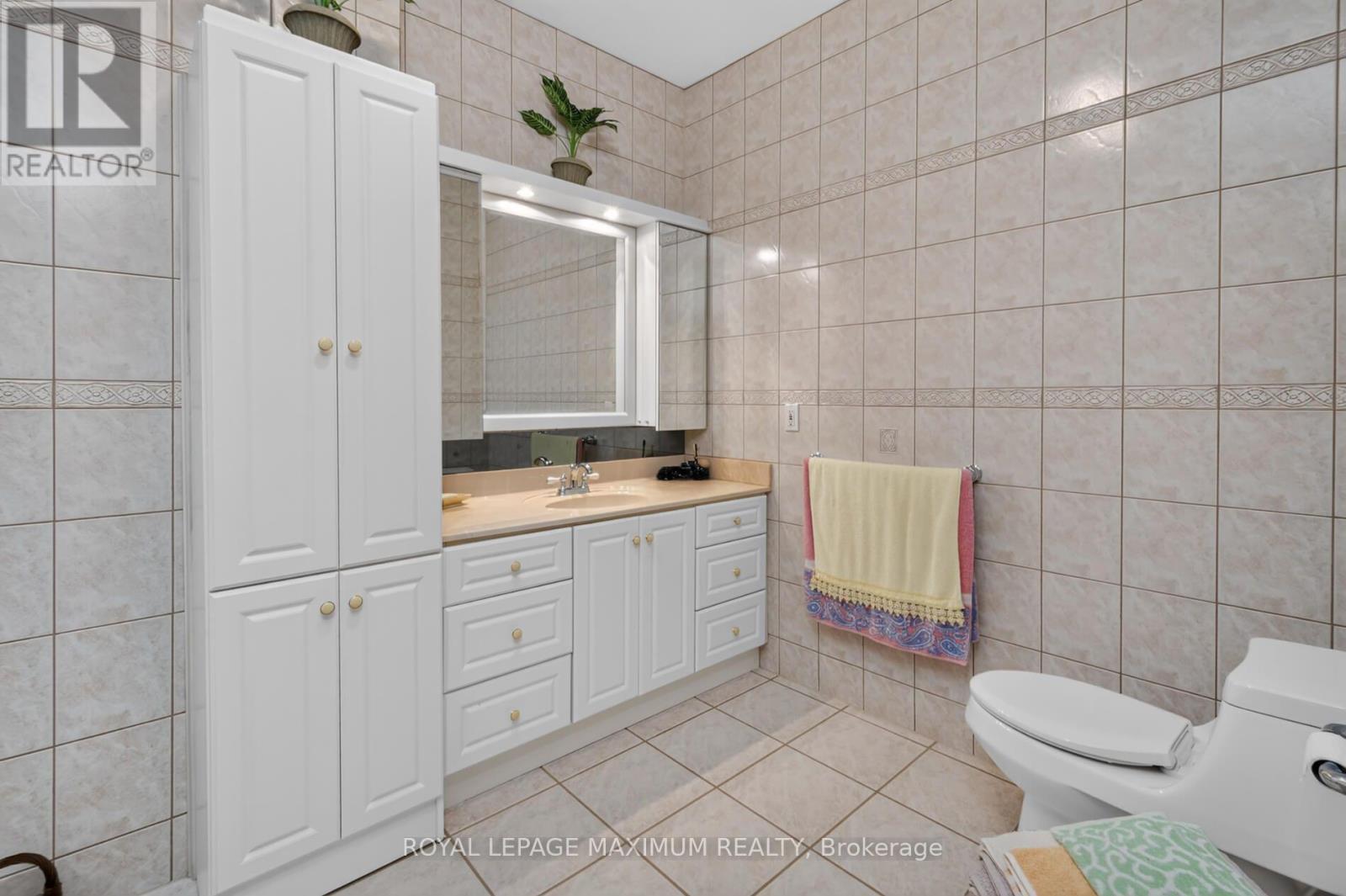 378 Rustic Road, Toronto, ON - Indoor Photo Showing Bathroom