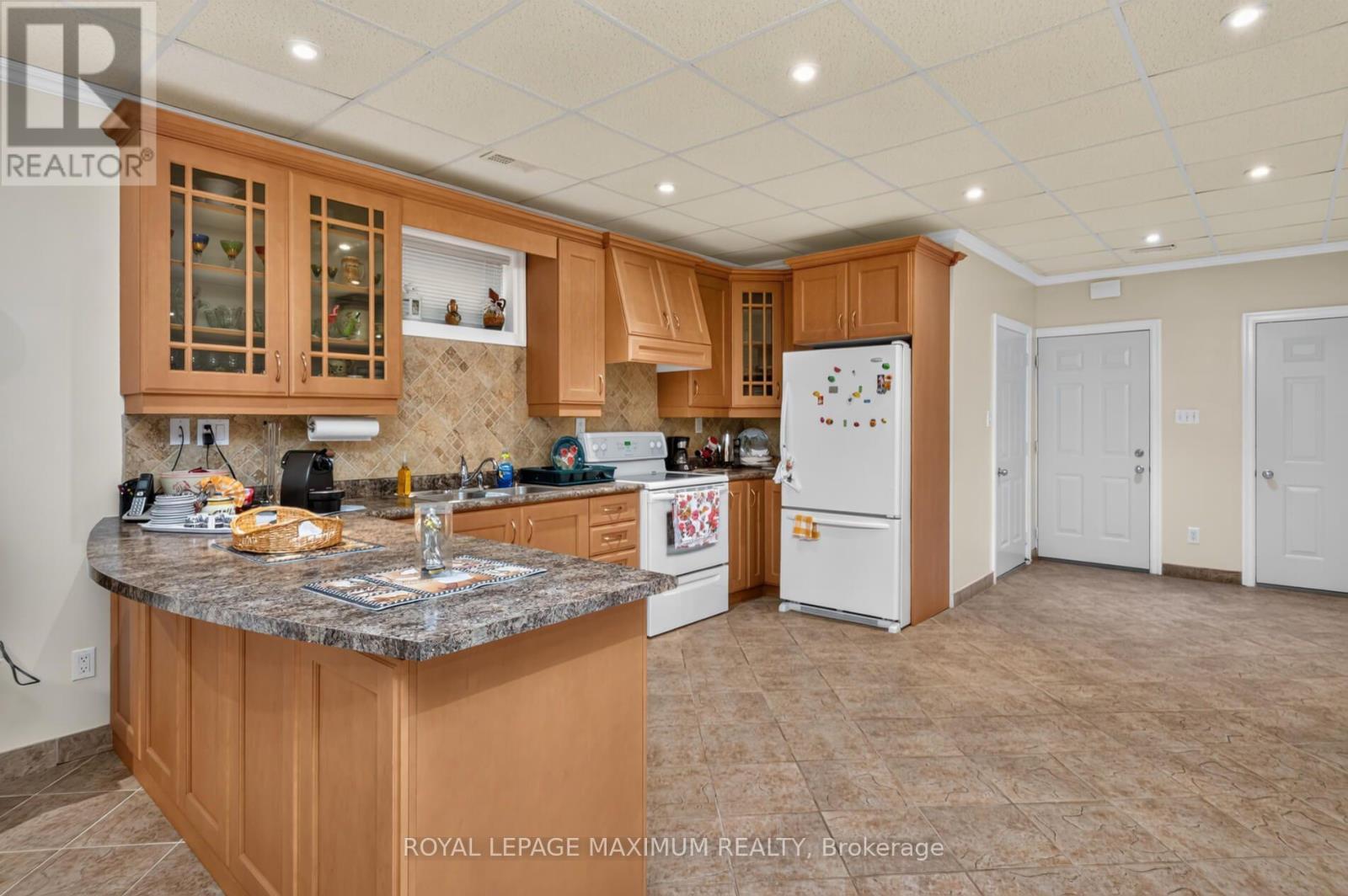 378 Rustic Road, Toronto, ON - Indoor Photo Showing Kitchen