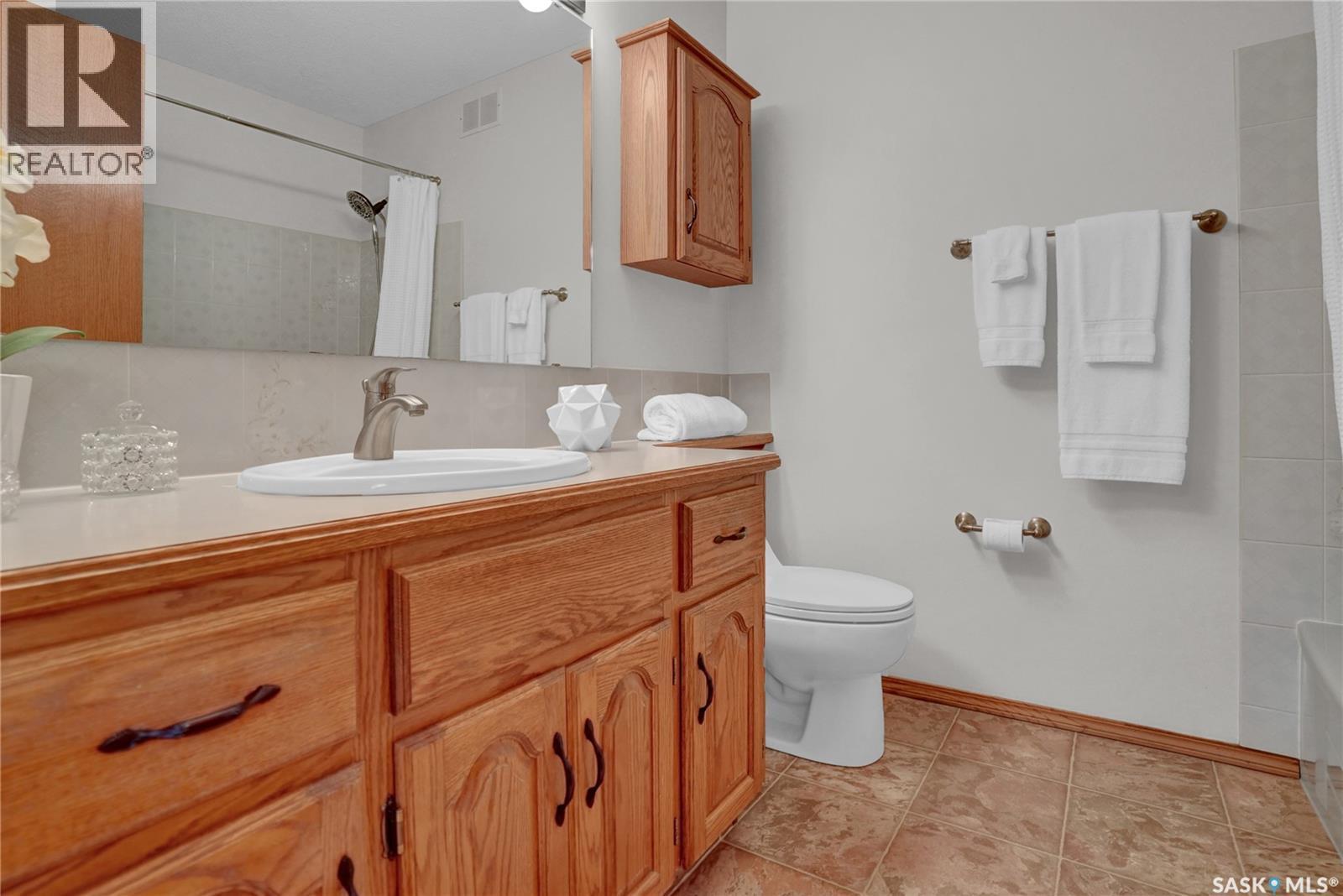 3474 Olive Grove, Regina, SK - Indoor Photo Showing Bathroom