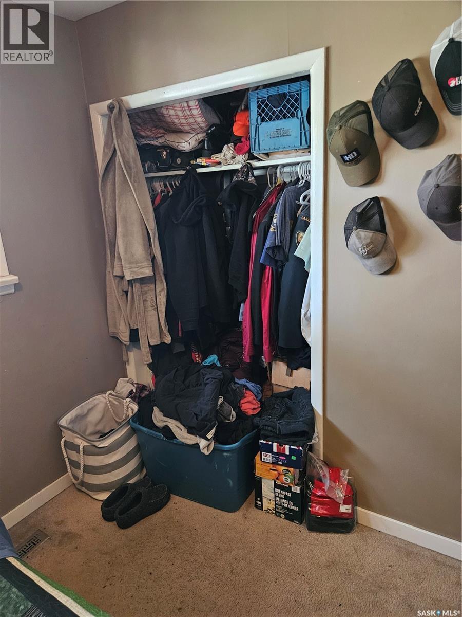 1415 Bond Street, Regina, SK - Indoor With Storage
