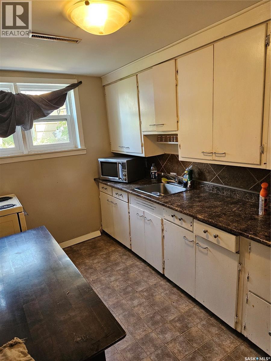 1415 Bond Street, Regina, SK - Indoor Photo Showing Kitchen
