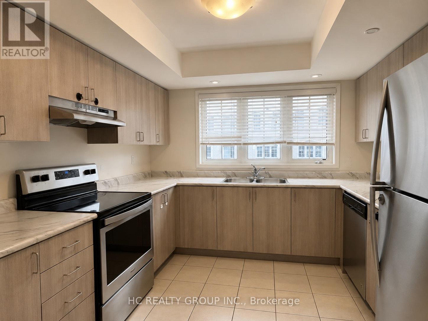 124 - 2645 Eaglesham Path, Oshawa, ON - Indoor Photo Showing Kitchen With Double Sink