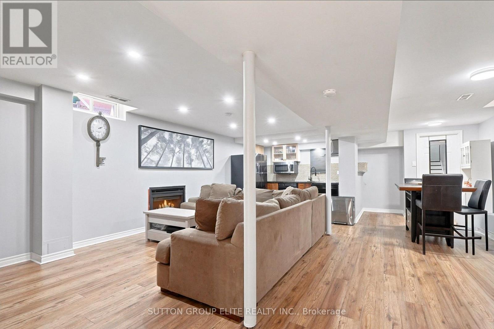 3561 Bertrand Road, Mississauga, ON - Indoor Photo Showing Living Room With Fireplace