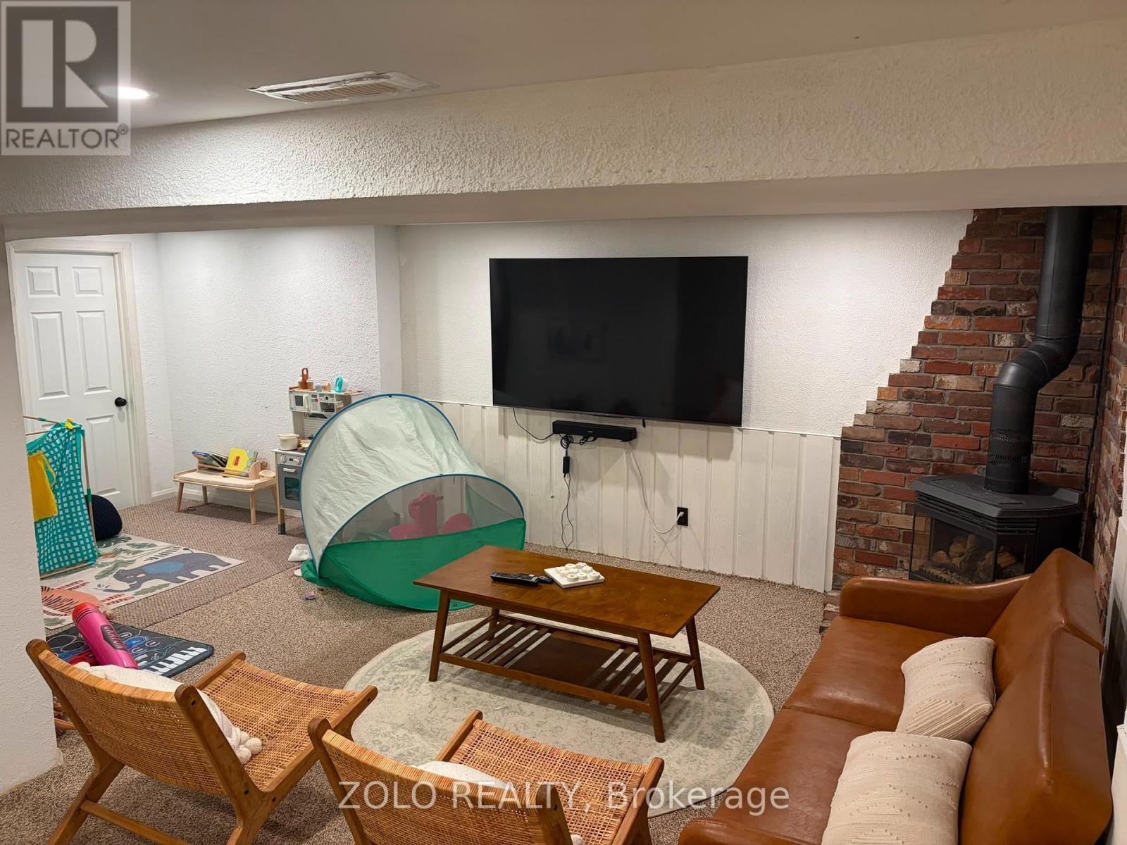 2595 Altadena Court, Mississauga, ON - Indoor With Fireplace