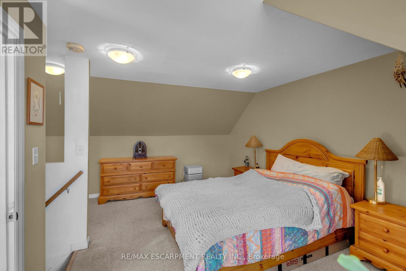 30 Sunset Avenue, Hamilton, ON - Indoor Photo Showing Bedroom