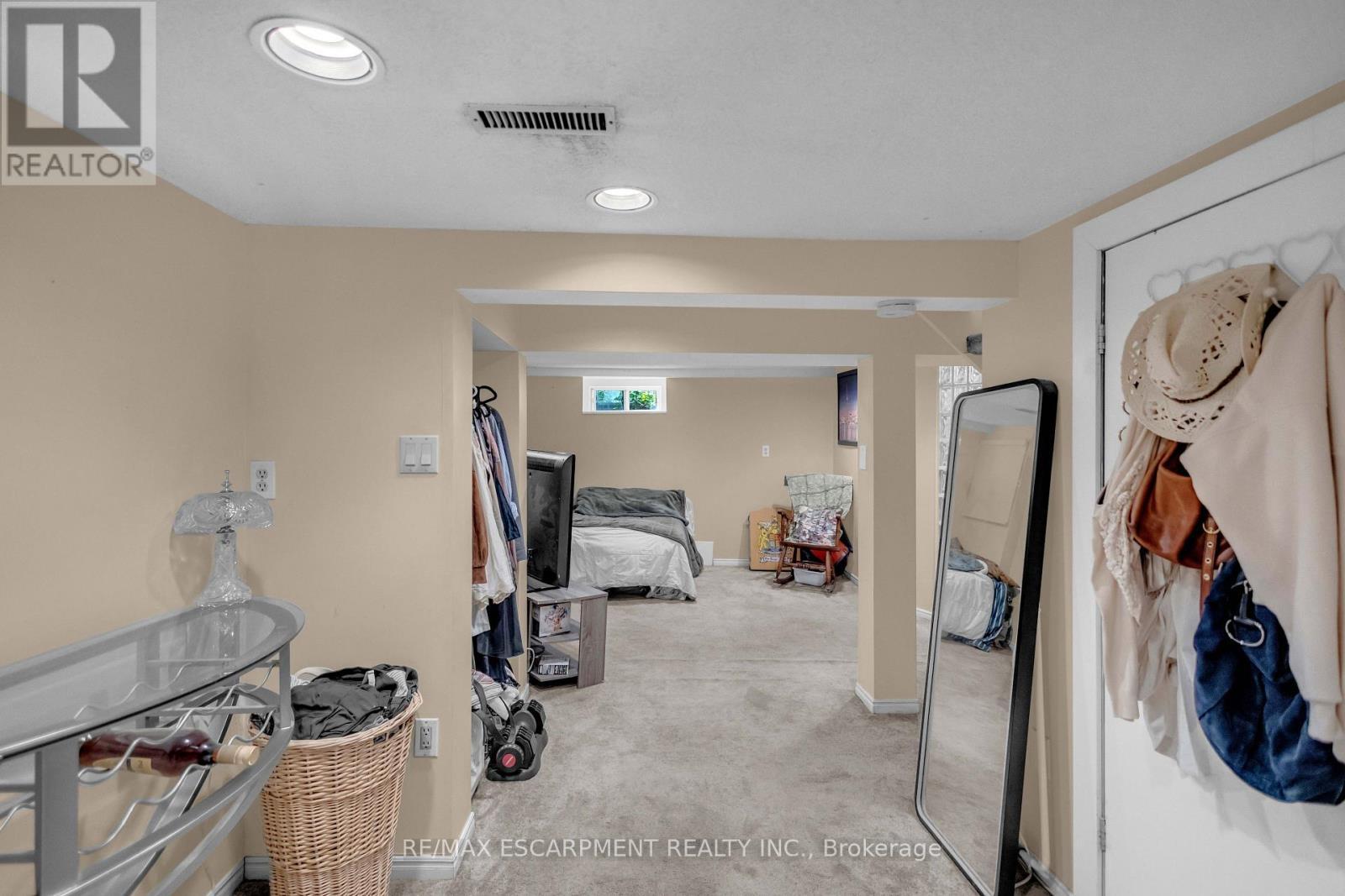 30 Sunset Avenue, Hamilton, ON - Indoor