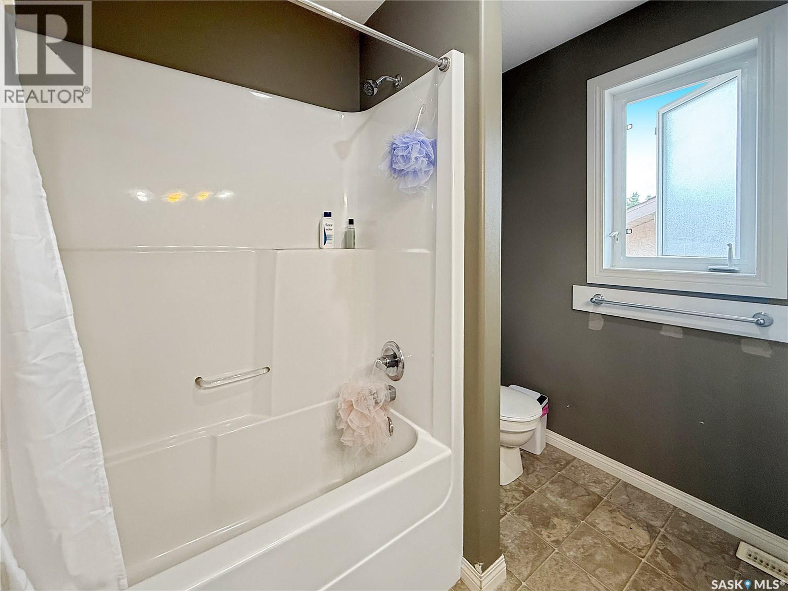 731 Adamson Crescent, Shellbrook, SK - Indoor Photo Showing Bathroom
