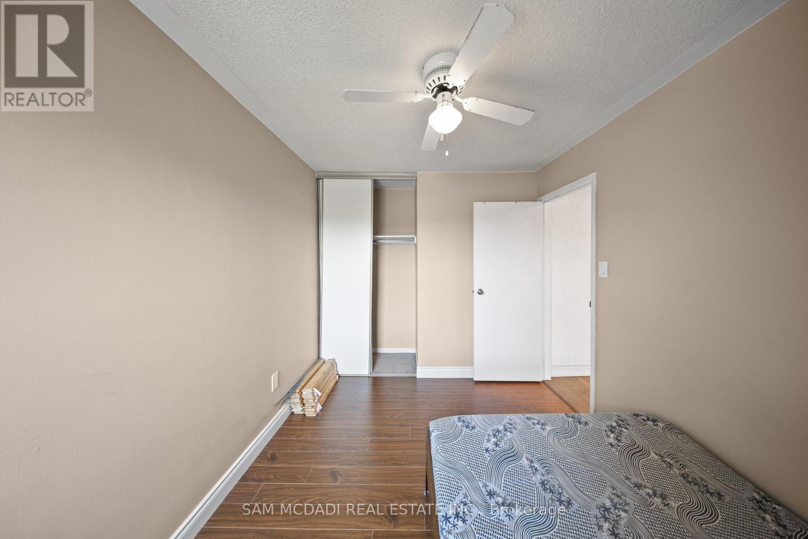 3949 Teakwood Drive, Mississauga, ON - Indoor Photo Showing Bedroom