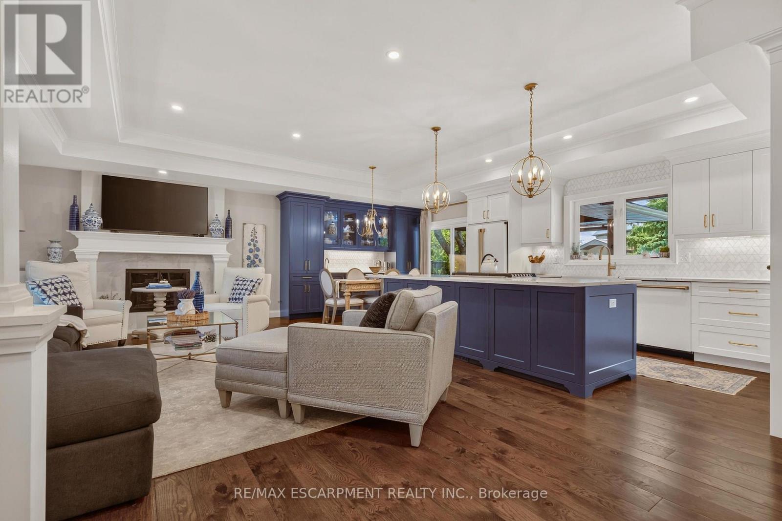 302 Harmony Road, Hamilton, ON - Indoor With Fireplace