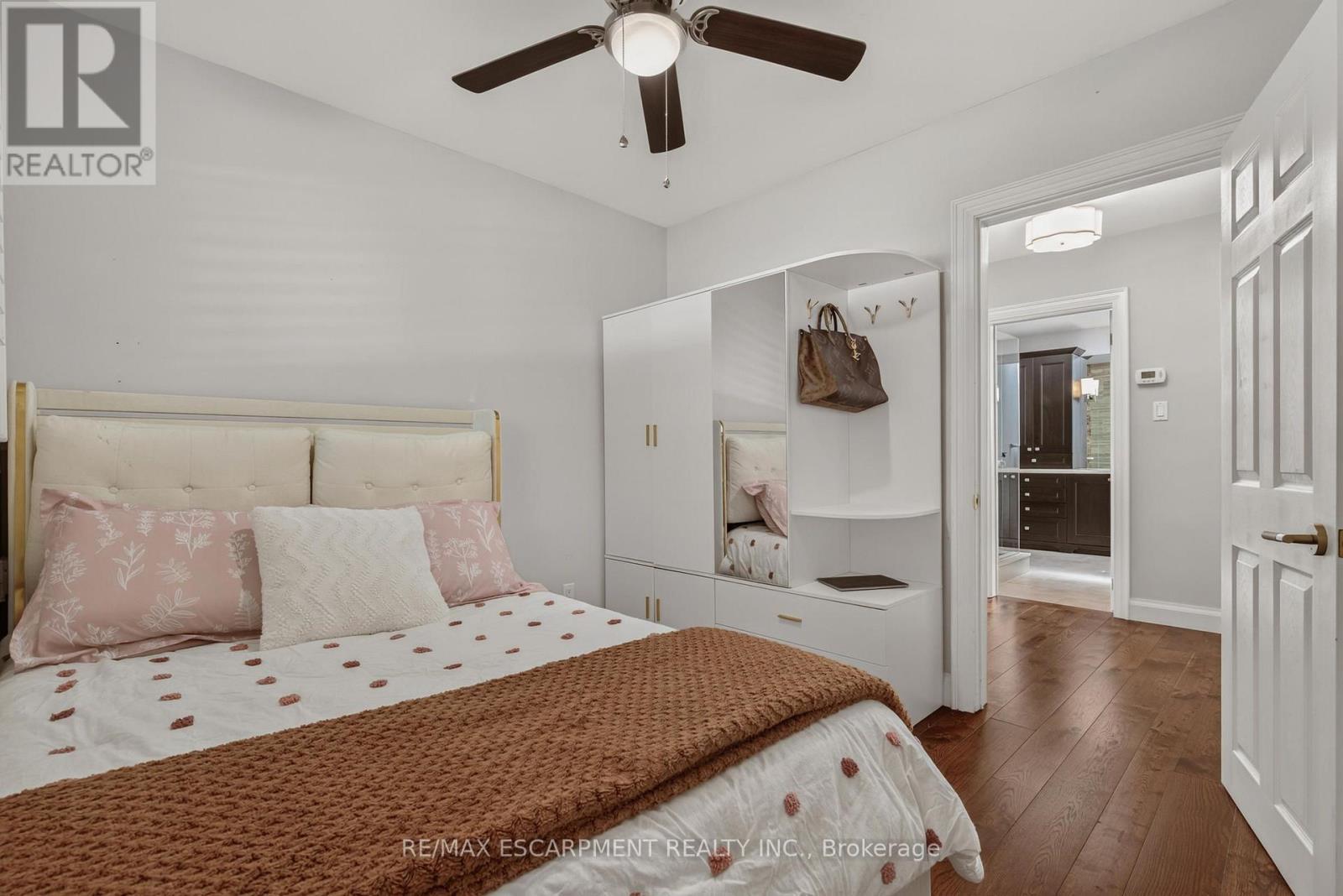 302 Harmony Road, Hamilton, ON - Indoor Photo Showing Bedroom