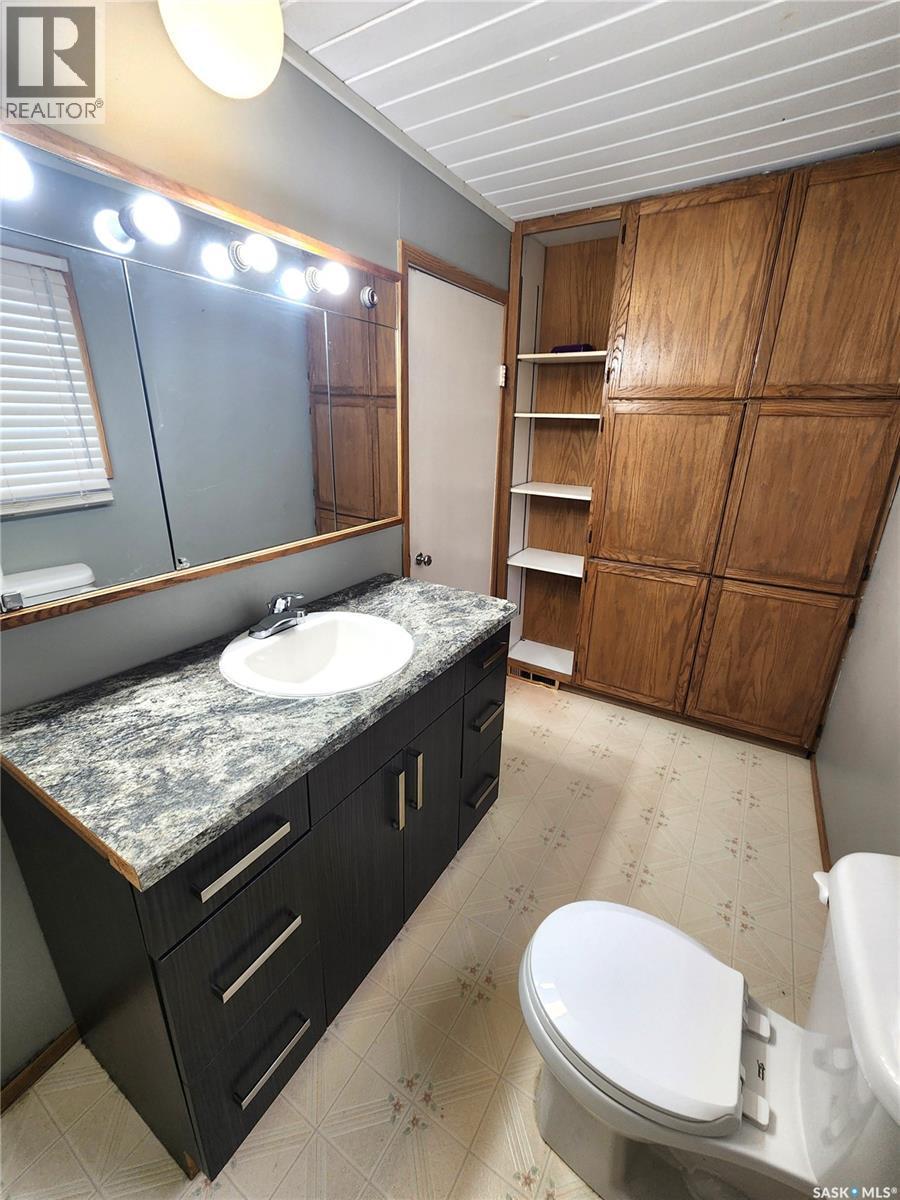 634 2Nd Street, Estevan, SK - Indoor Photo Showing Bathroom