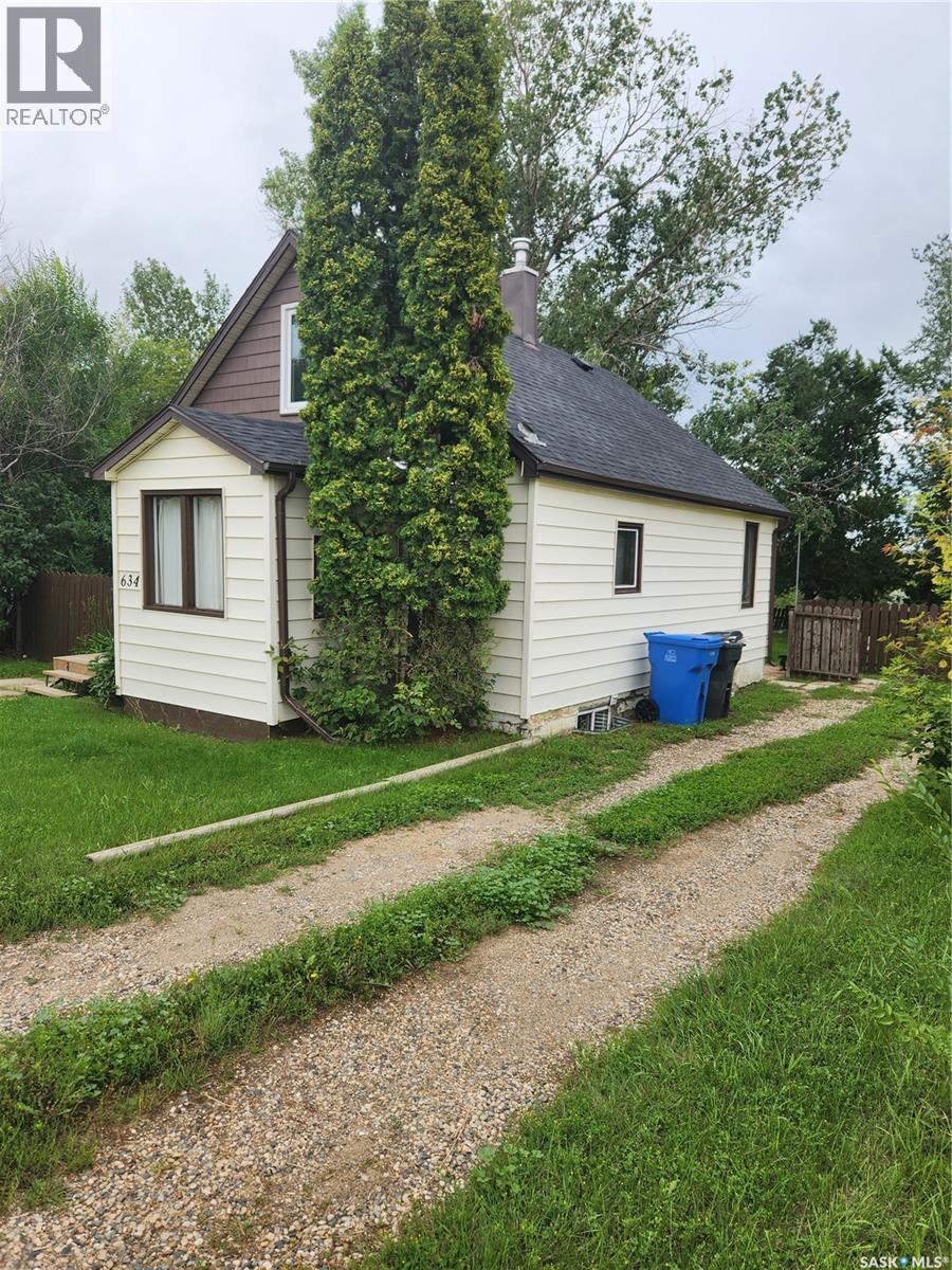 634 2Nd Street, Estevan, SK - Outdoor