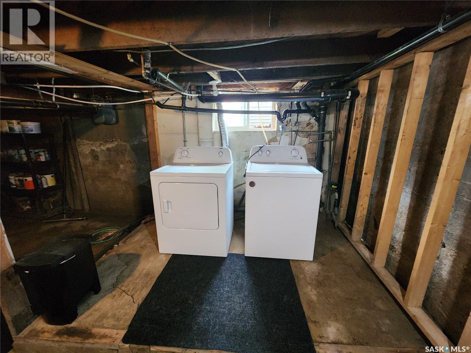 634 2Nd Street, Estevan, SK - Indoor Photo Showing Laundry Room