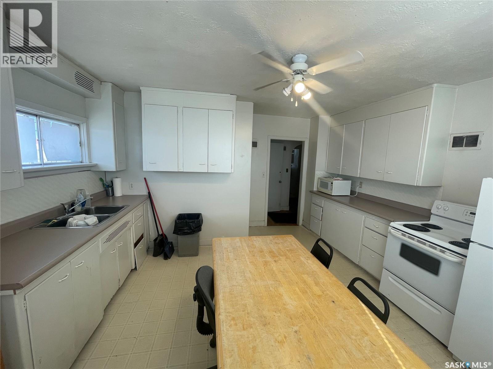 2318 8Th Street E, Saskatoon, SK