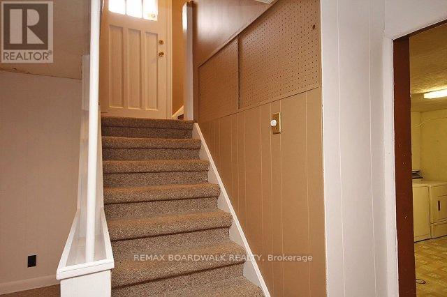 209 Knox Crescent, Ottawa, ON - Indoor Photo Showing Other Room