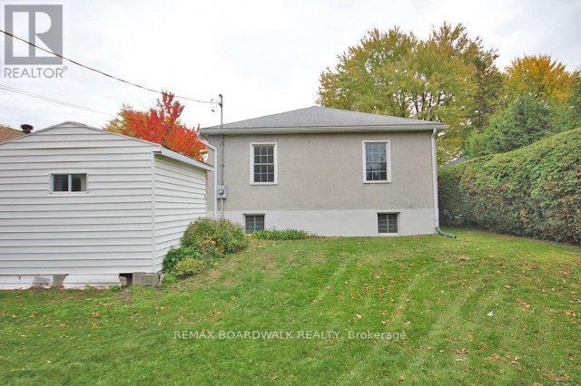 209 Knox Crescent, Ottawa, ON - Outdoor With Exterior