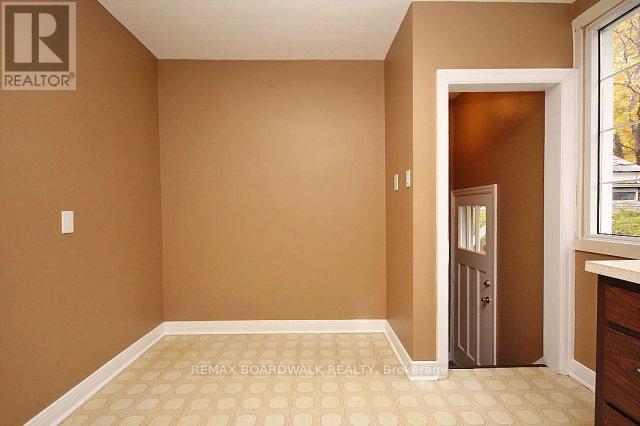 209 Knox Crescent, Ottawa, ON - Indoor Photo Showing Other Room