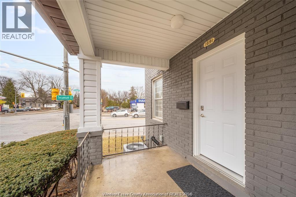 1691 Dougall, Windsor, ON - Outdoor With Exterior
