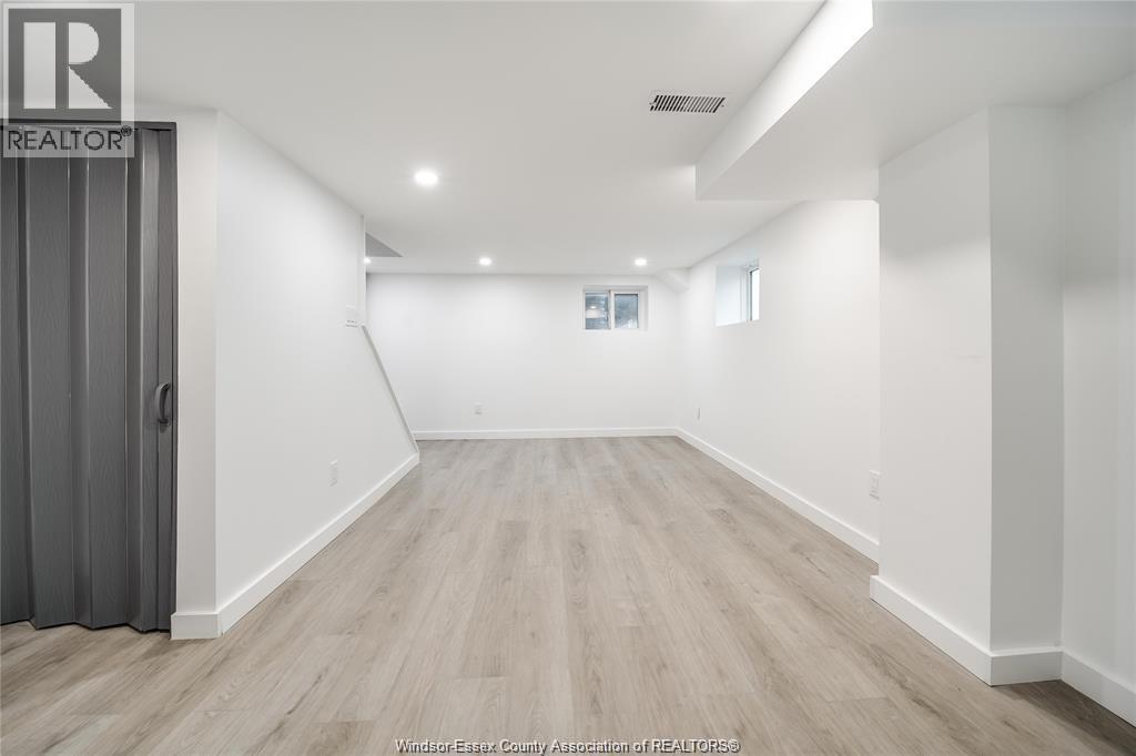 1691 Dougall, Windsor, ON - Indoor Photo Showing Other Room