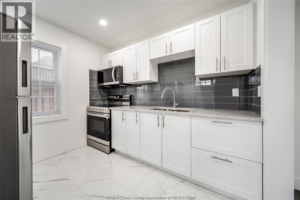 1691 Dougall, Windsor, ON - Indoor Photo Showing Kitchen