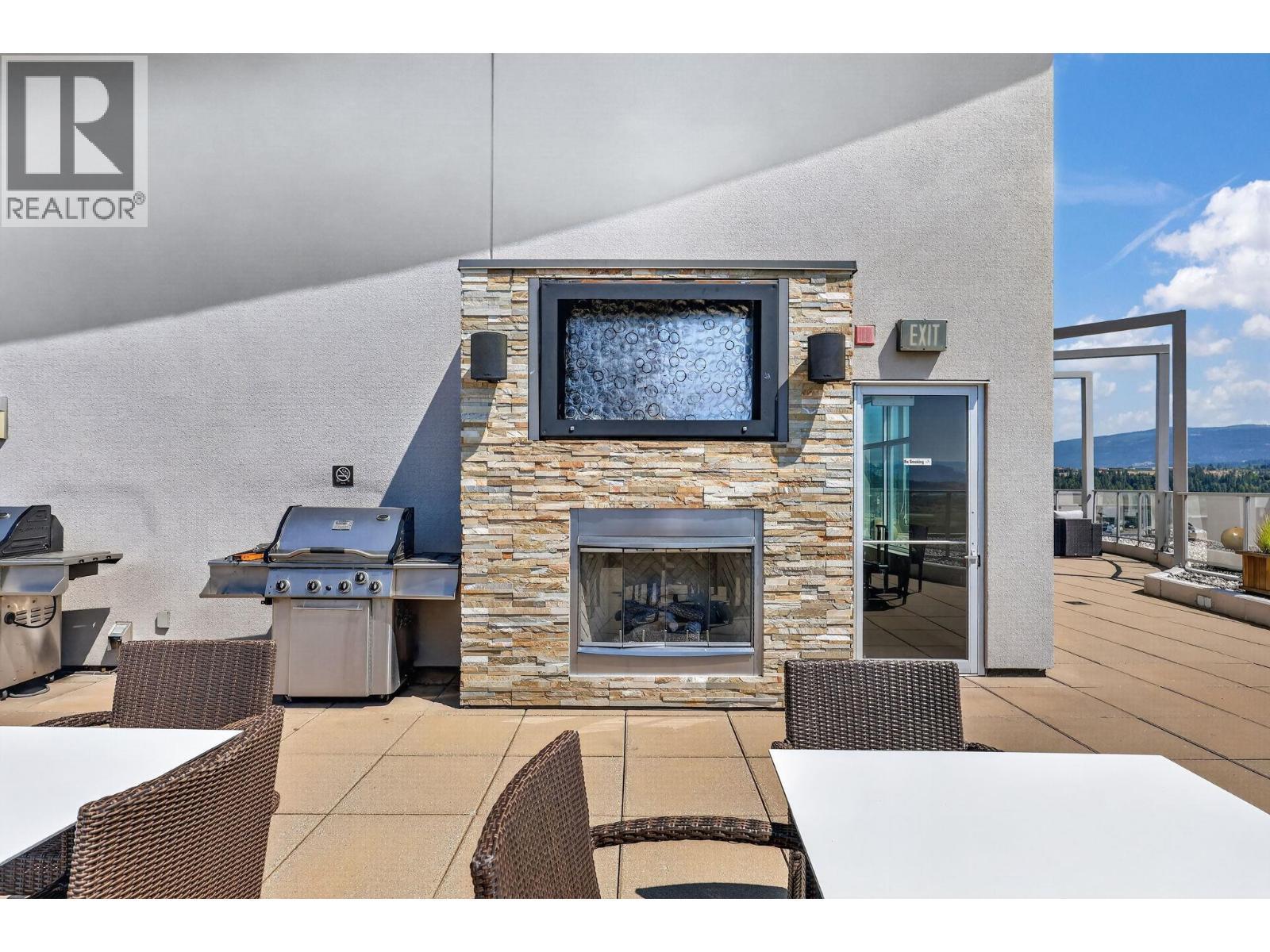 2040 Springfield Road Unit# 1407, Kelowna, BC - Indoor With Fireplace