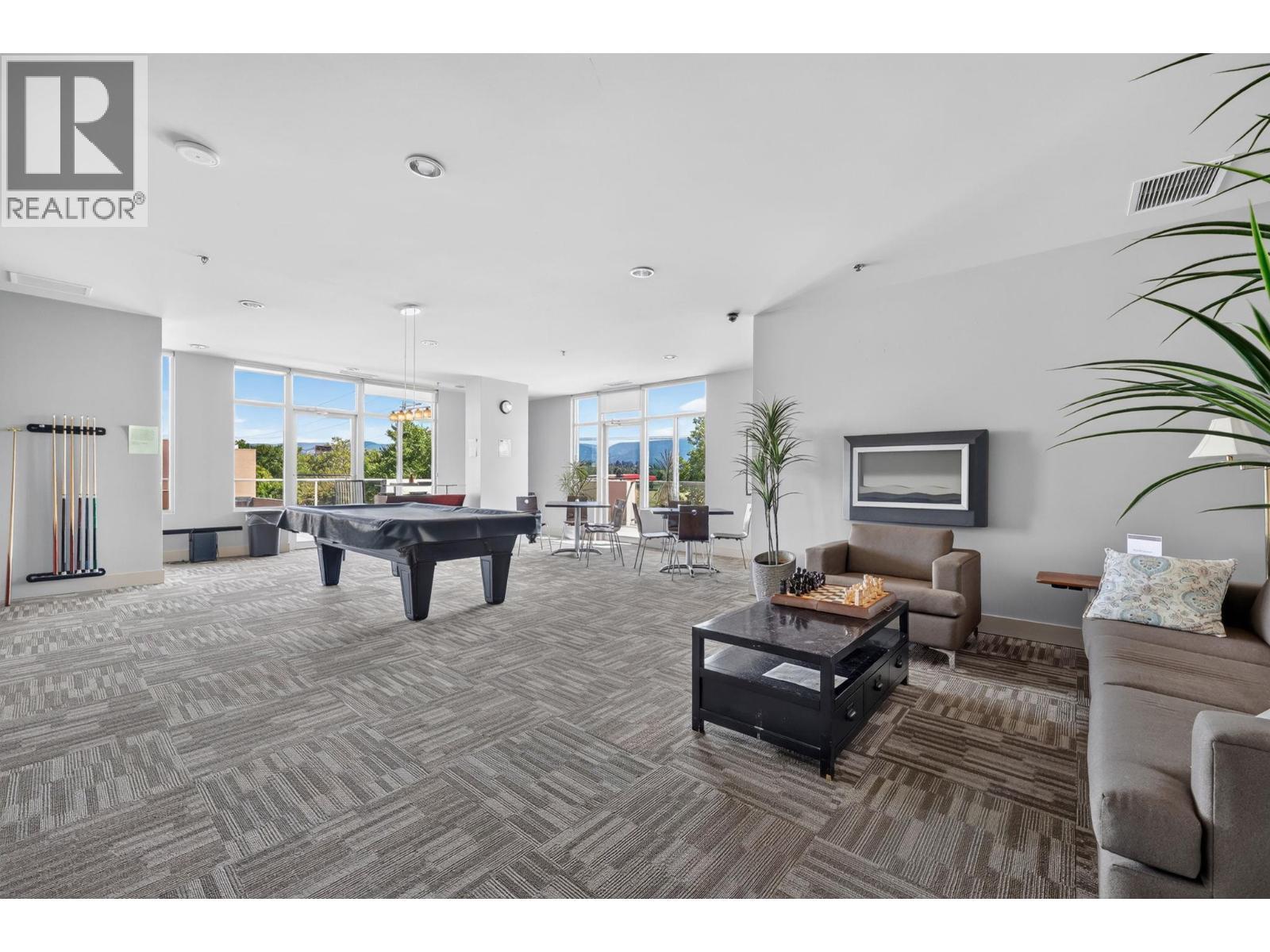 2040 Springfield Road Unit# 1407, Kelowna, BC - Indoor With Fireplace