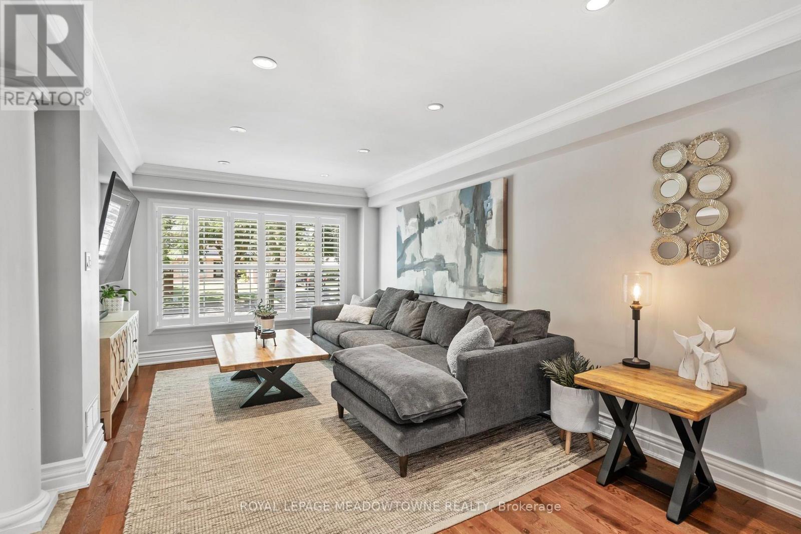 608 Moorelands Crescent, Milton, ON - Indoor Photo Showing Living Room