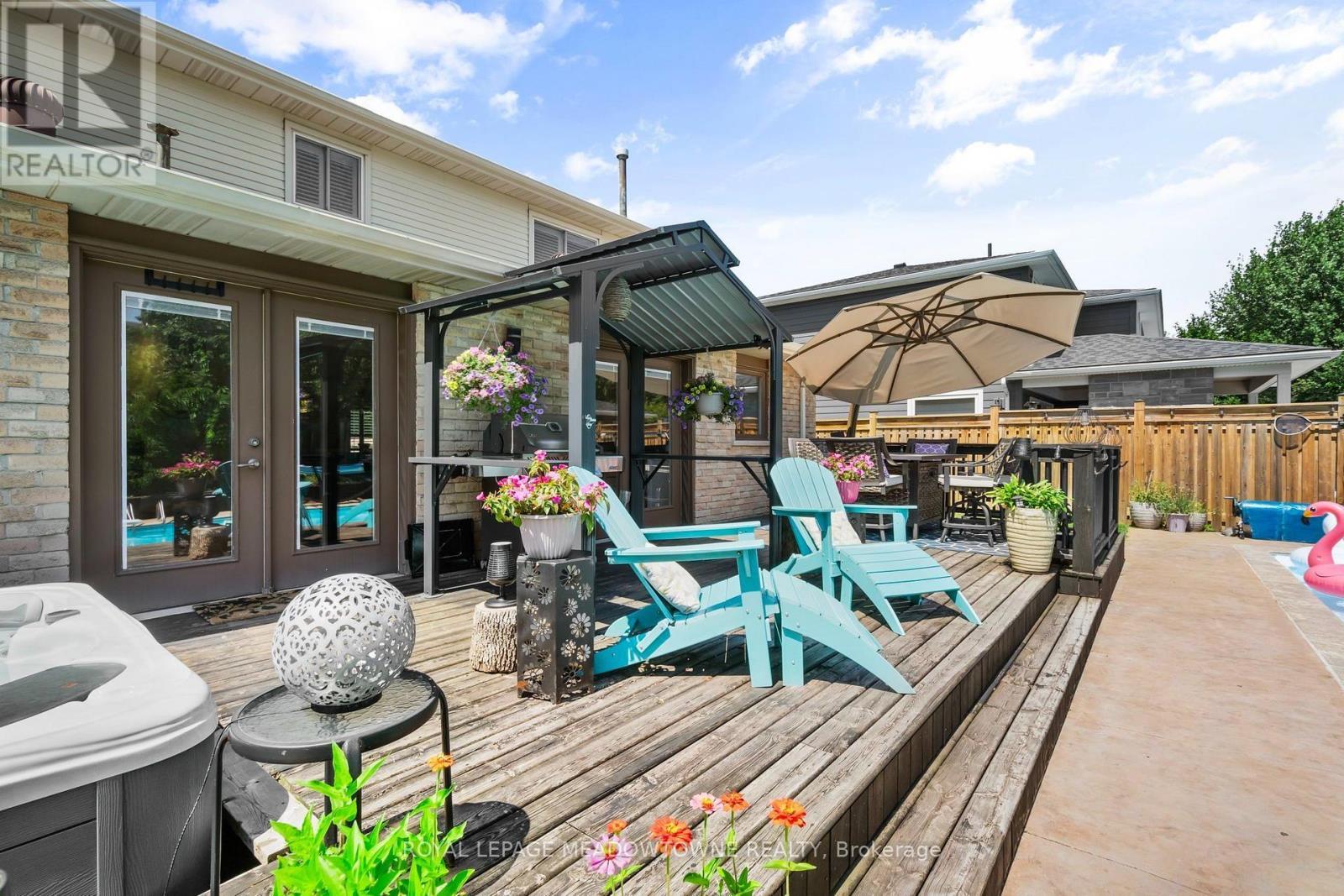 608 Moorelands Crescent, Milton, ON - Outdoor With Deck Patio Veranda