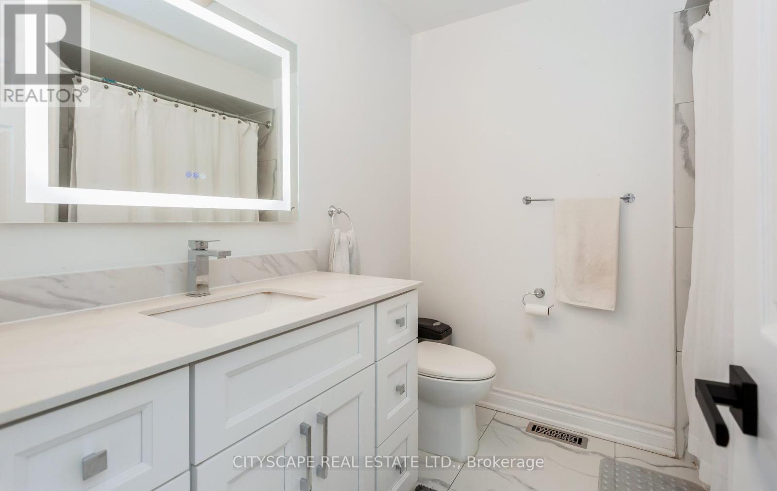 5259 Astwell Avenue, Mississauga, ON - Indoor Photo Showing Bathroom