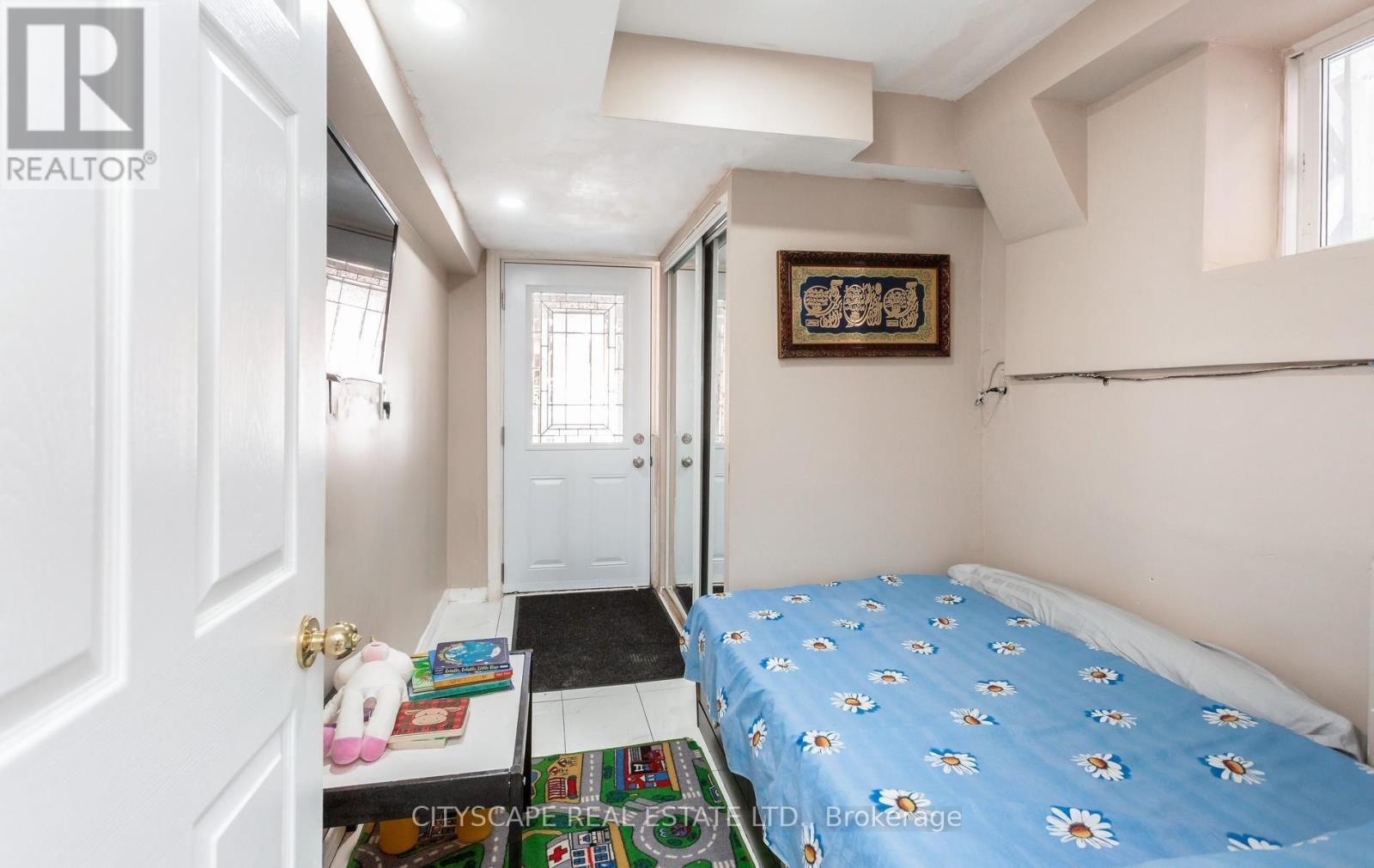 5259 Astwell Avenue, Mississauga, ON - Indoor Photo Showing Bedroom
