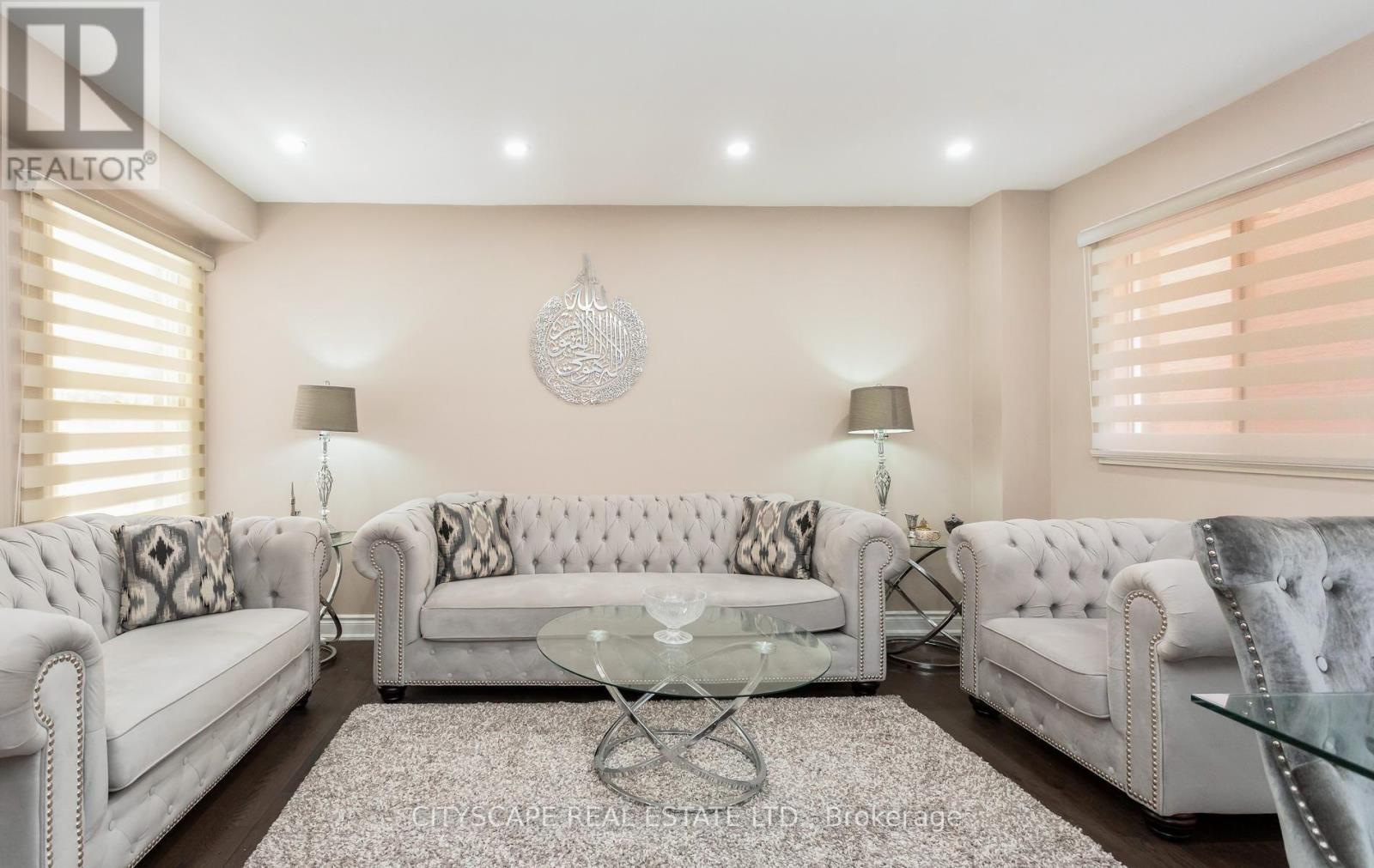 5259 Astwell Avenue, Mississauga, ON - Indoor Photo Showing Living Room