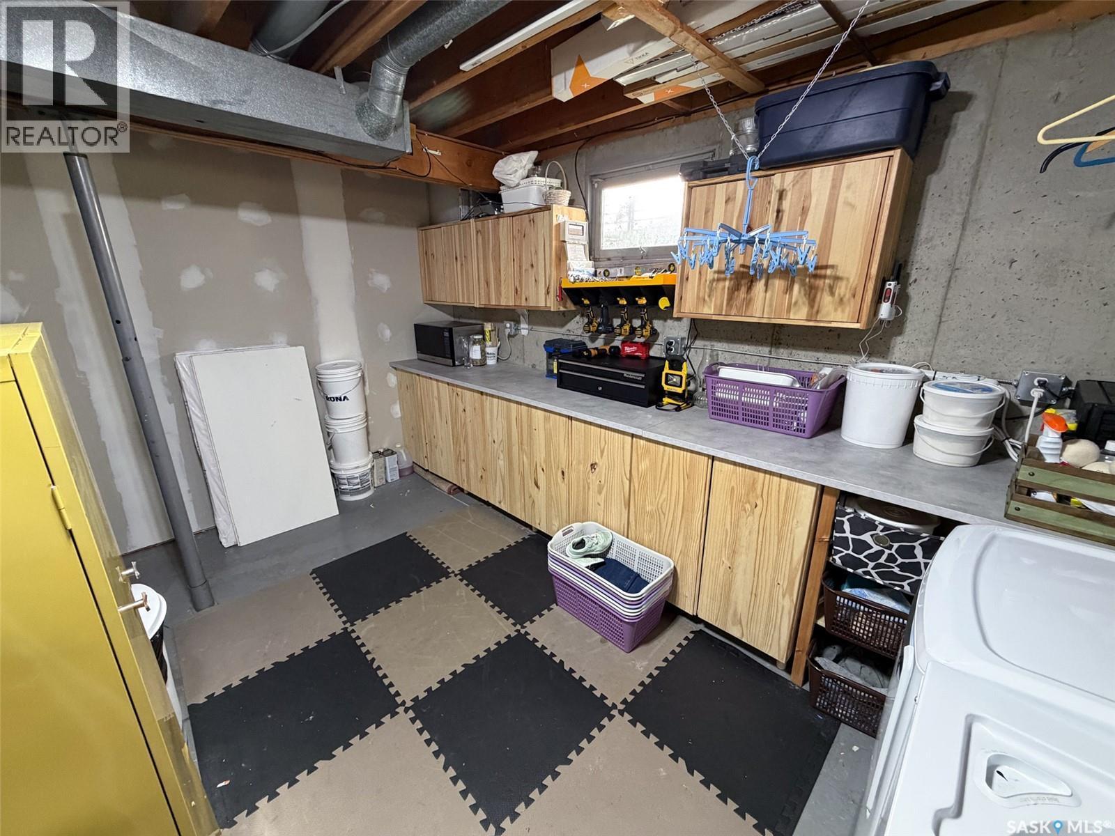 386 4Th Street E, Shaunavon, SK - Indoor Photo Showing Basement