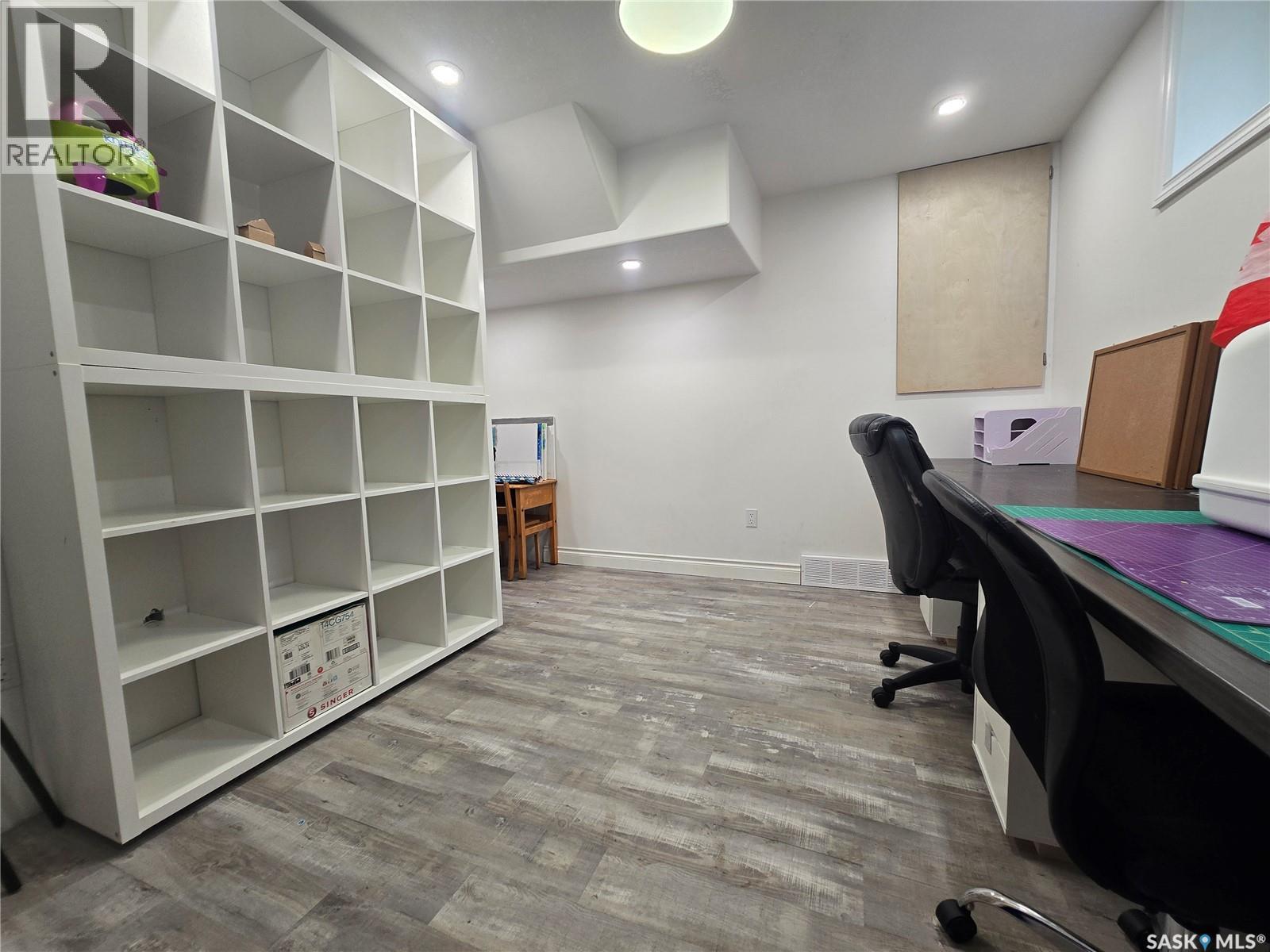 98 13Th Street, Weyburn, SK - Indoor Photo Showing Office