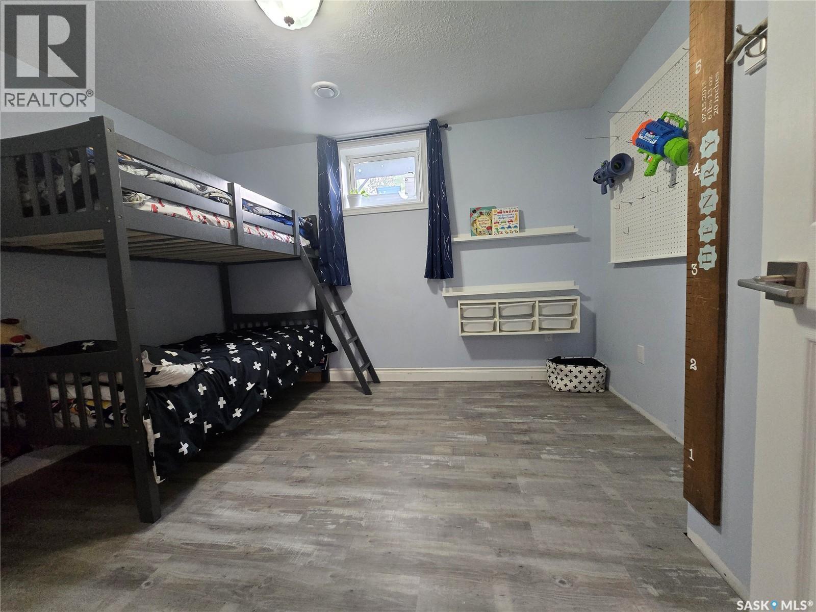 98 13Th Street, Weyburn, SK - Indoor Photo Showing Other Room