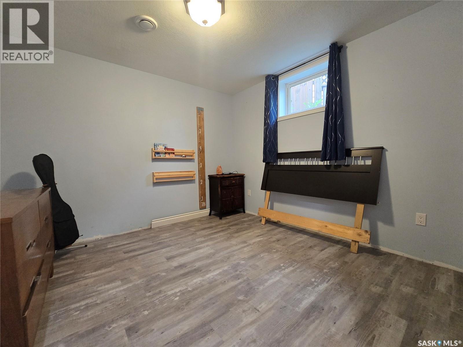 98 13Th Street, Weyburn, SK - Indoor