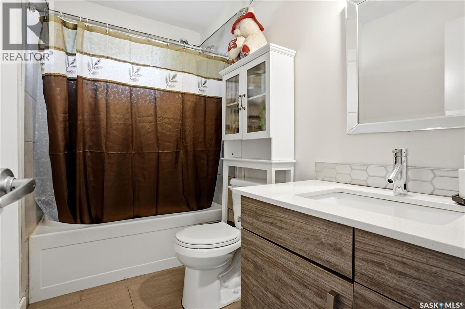 46 Mossing Bay, Regina, SK - Indoor Photo Showing Bathroom