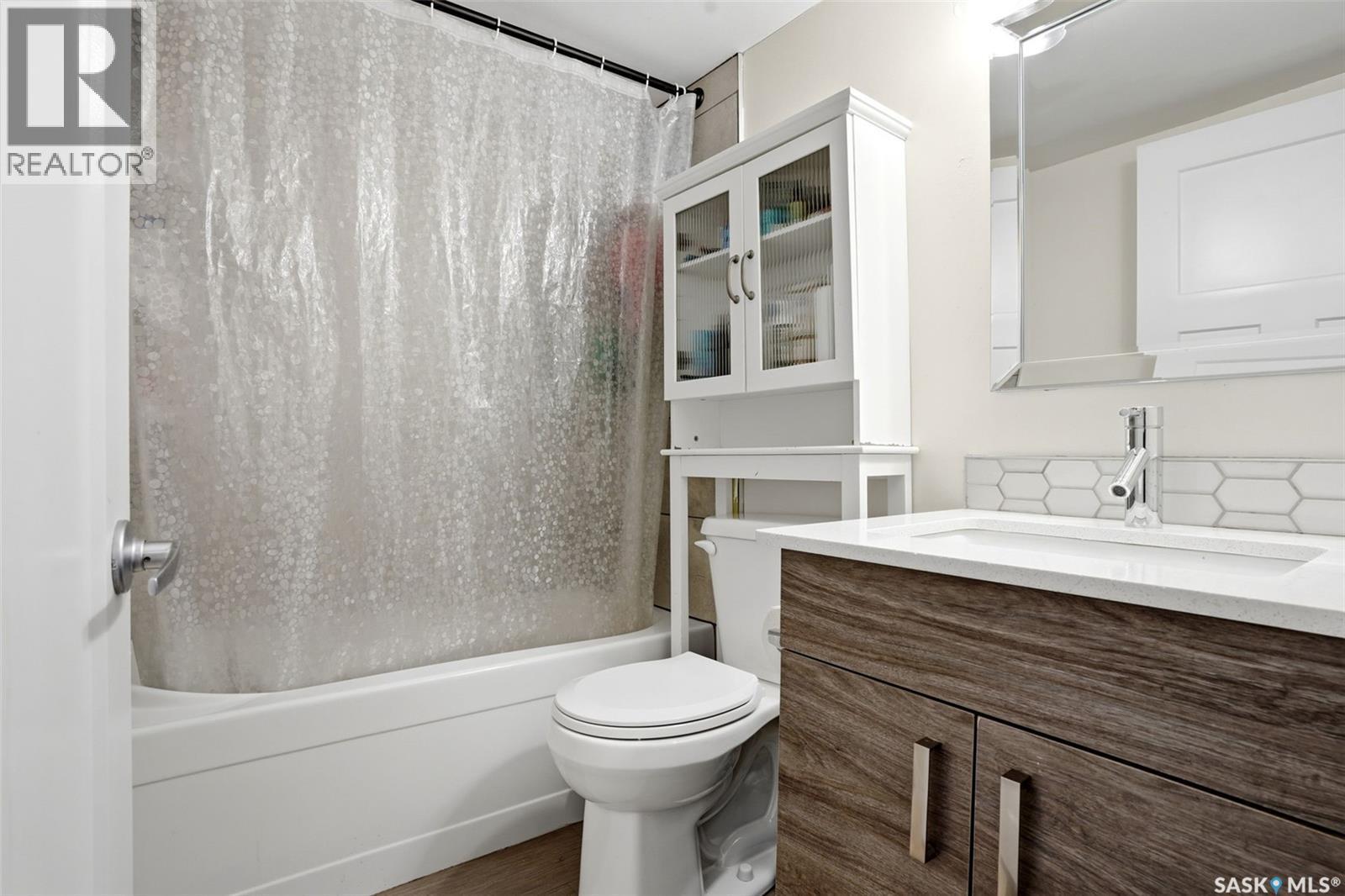 46 Mossing Bay, Regina, SK - Indoor Photo Showing Bathroom