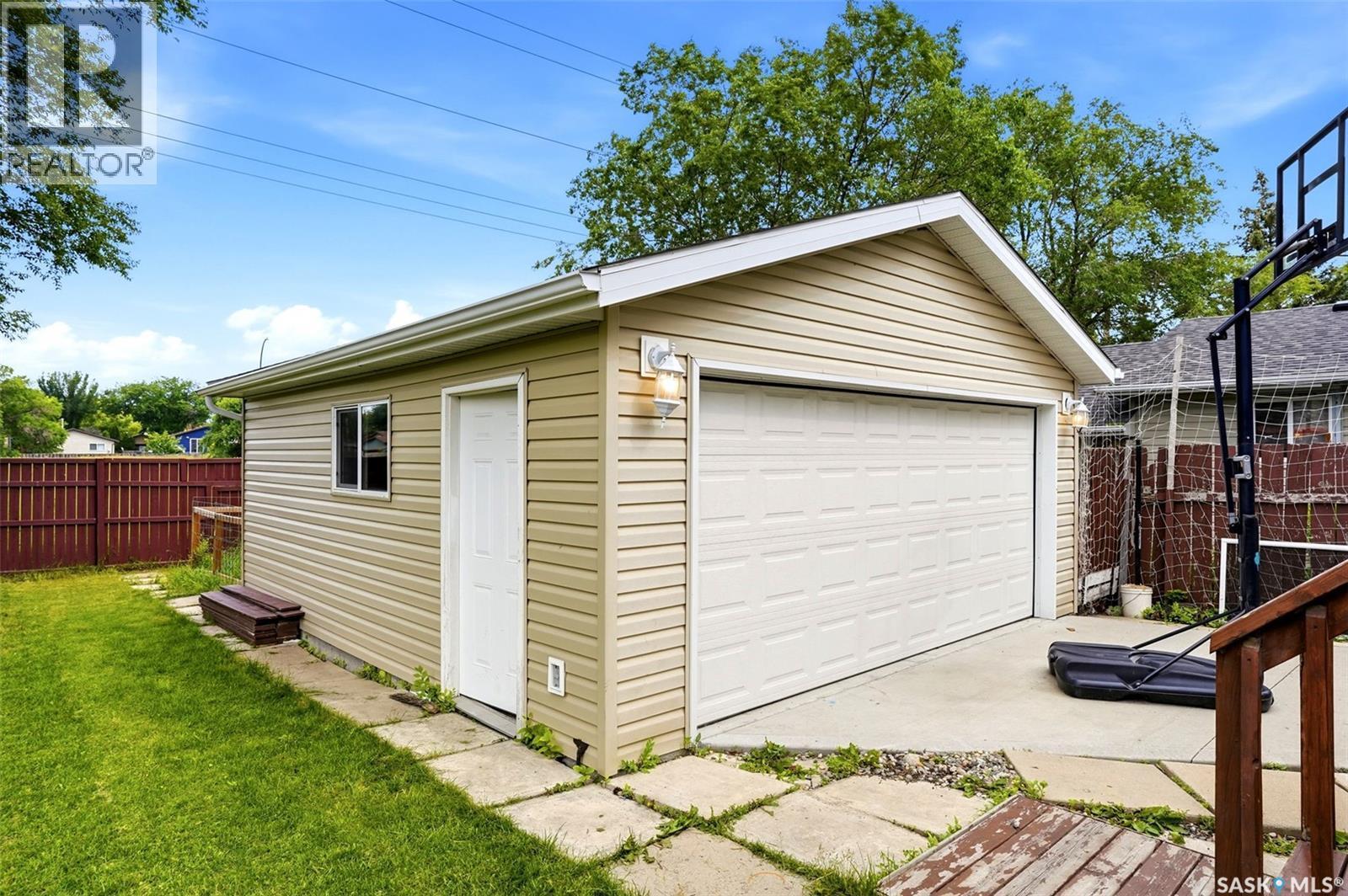46 Mossing Bay, Regina, SK - Outdoor With Exterior