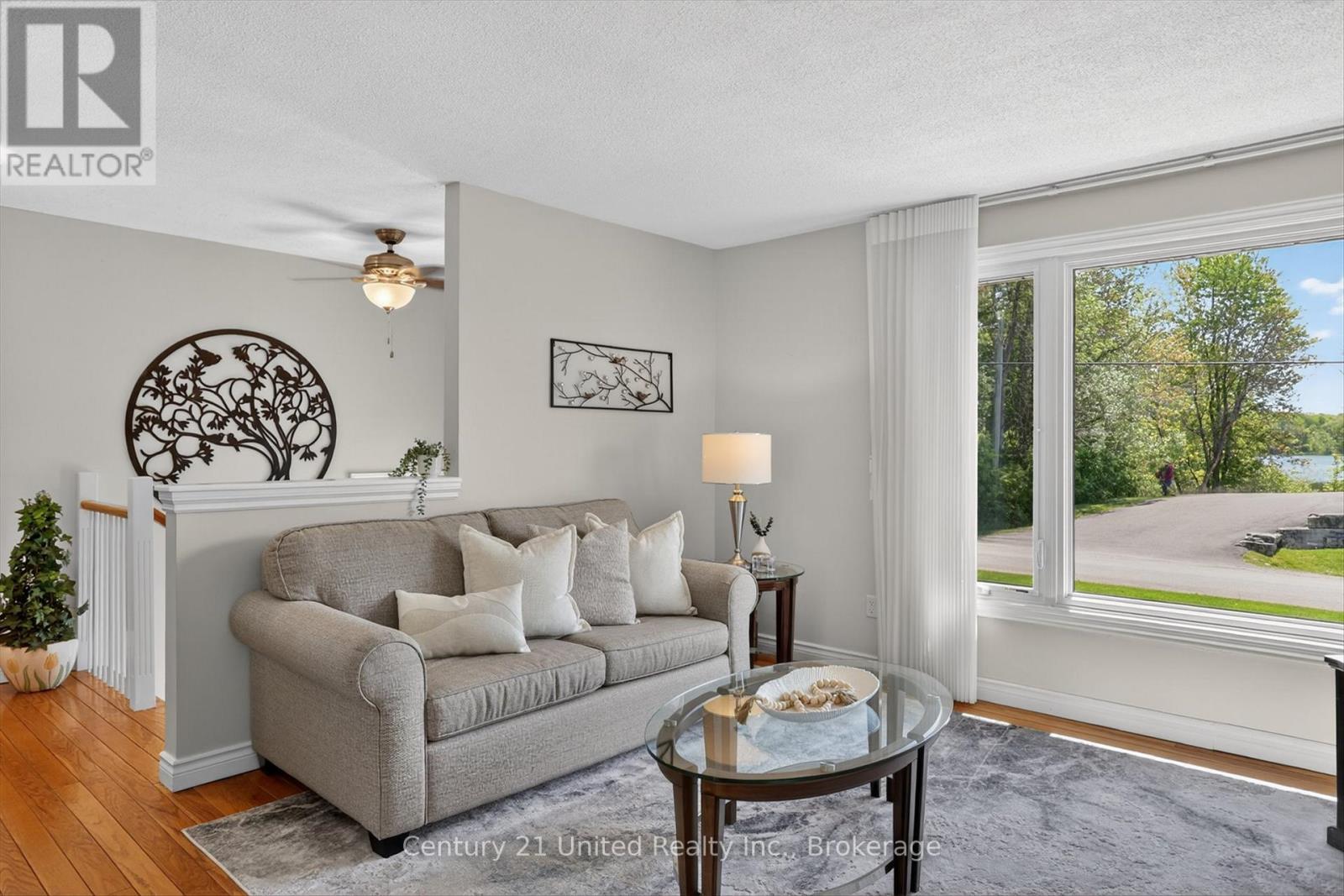 1190 Nuforest Drive, Selwyn, ON - Indoor Photo Showing Living Room