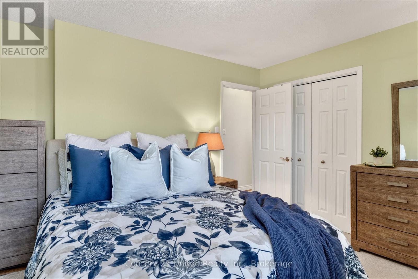 1190 Nuforest Drive, Selwyn, ON - Indoor Photo Showing Bedroom