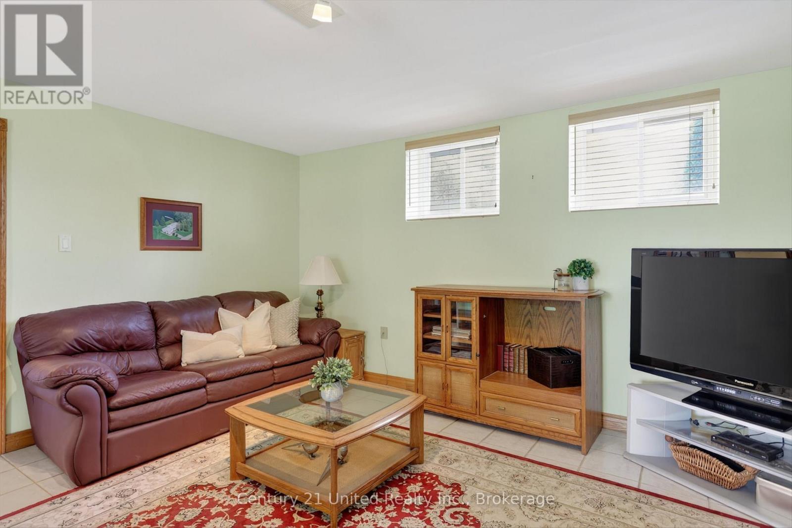 1190 Nuforest Drive, Selwyn, ON - Indoor Photo Showing Living Room