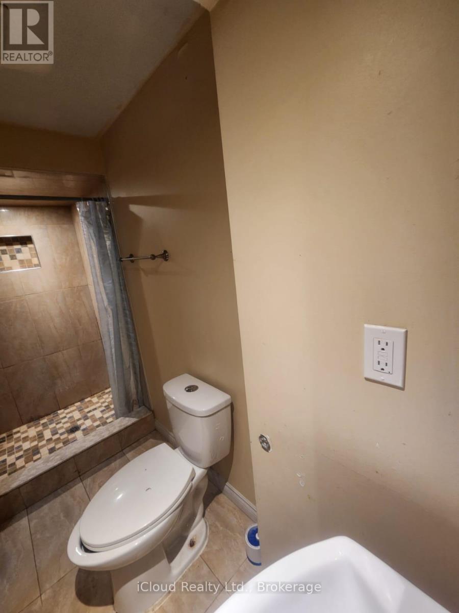 2631 Roblo Road, Mississauga, ON - Indoor Photo Showing Bathroom