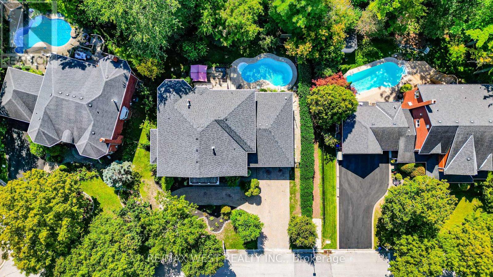 81 Woodview Drive, Pickering, ON - Outdoor With In Ground Pool