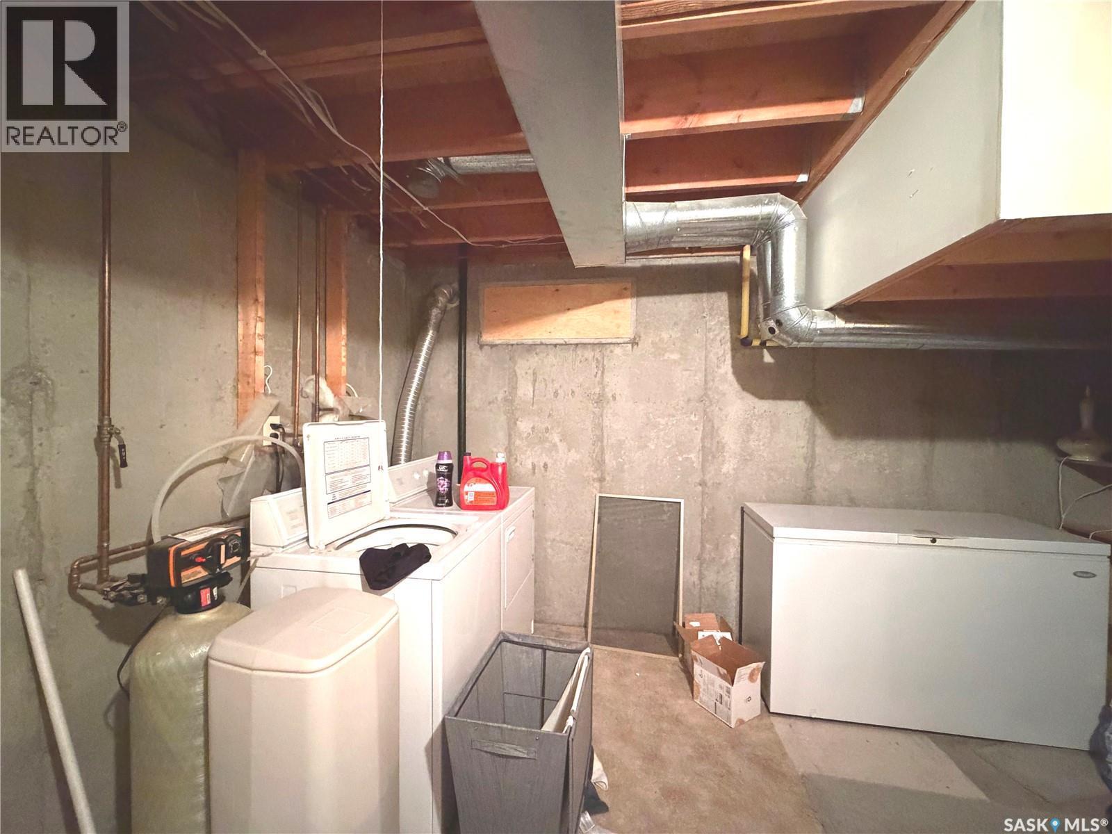 40 Willow Crescent, Fort Qu'Appelle, SK - Indoor Photo Showing Laundry Room