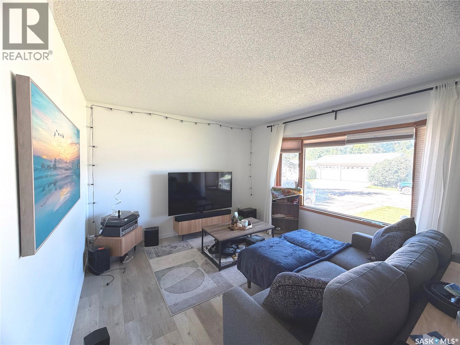 40 Willow Crescent, Fort Qu'Appelle, SK - Indoor Photo Showing Living Room