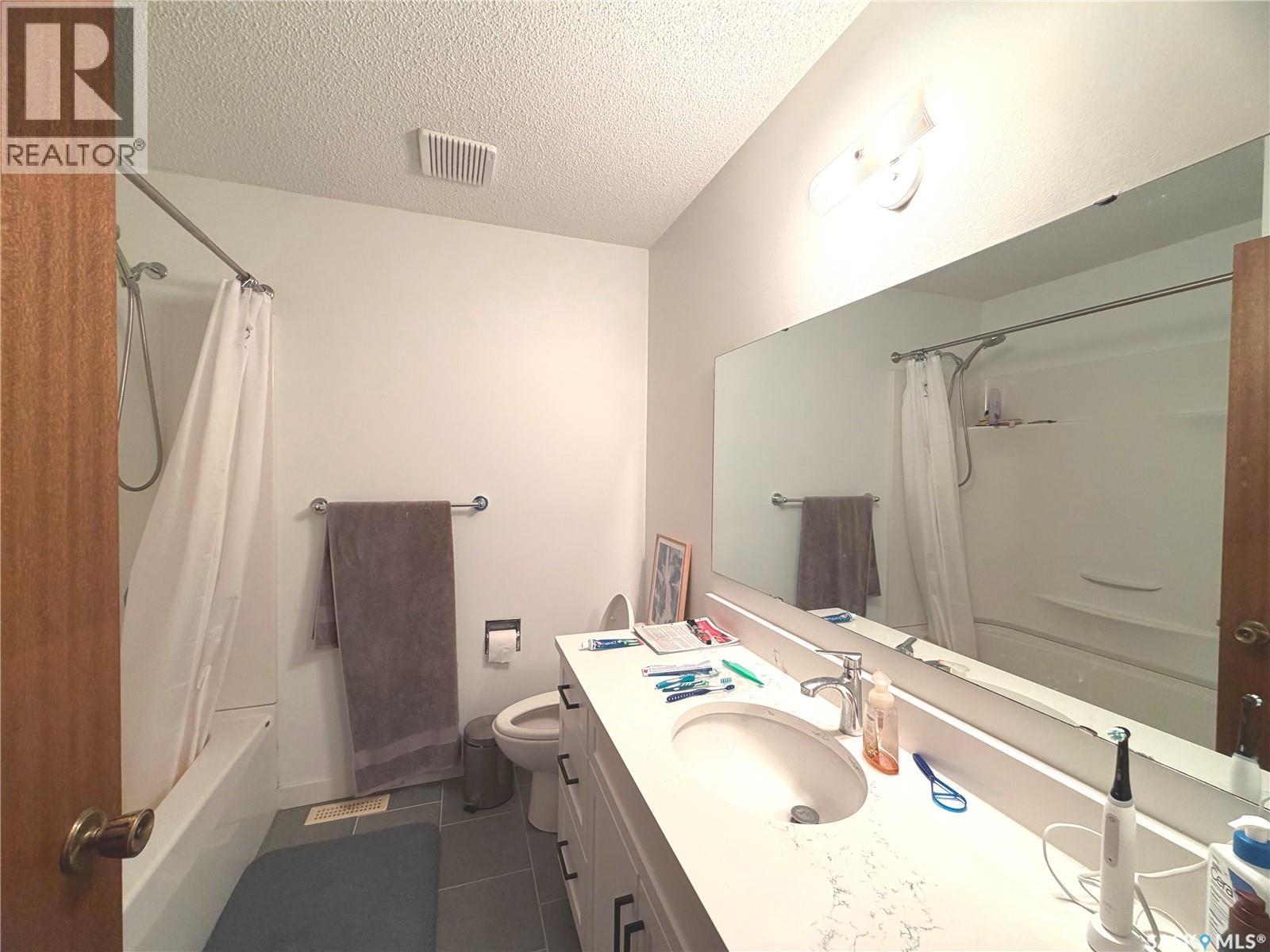 40 Willow Crescent, Fort Qu'Appelle, SK - Indoor Photo Showing Bathroom