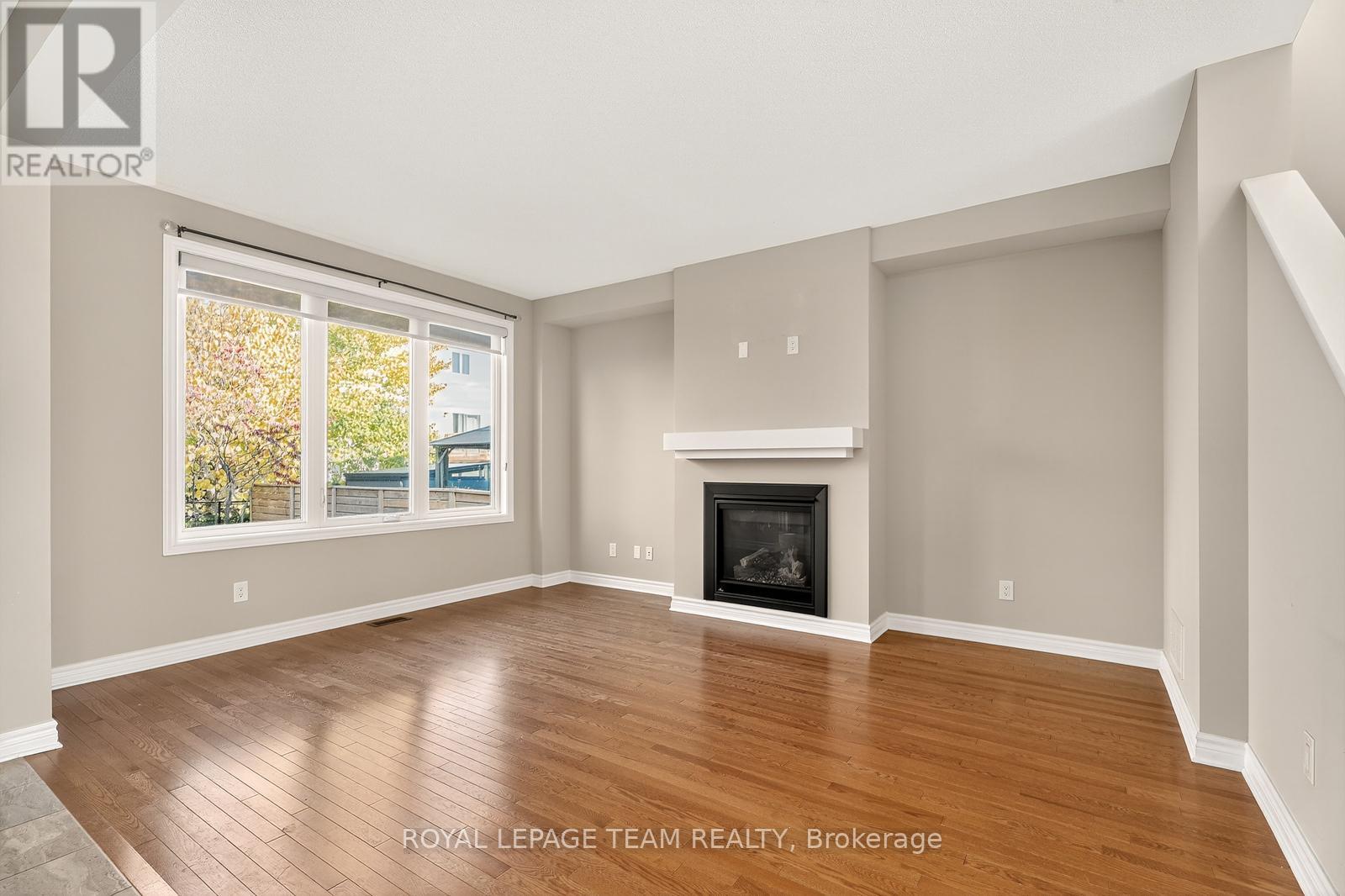 619 Geranium Walk, Ottawa, ON - Indoor Photo Showing Living Room With Fireplace