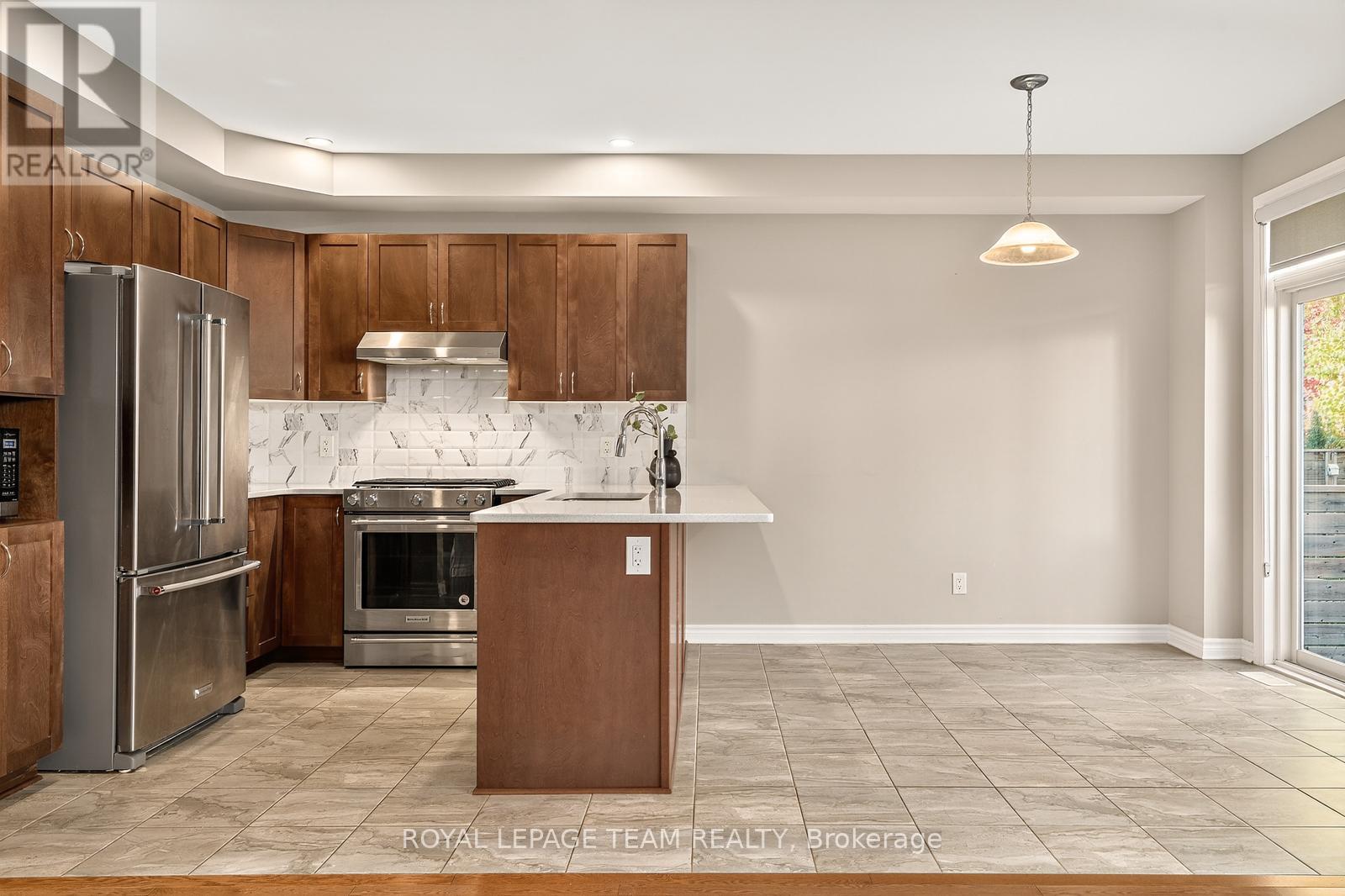 619 Geranium Walk, Ottawa, ON - Indoor Photo Showing Kitchen With Stainless Steel Kitchen